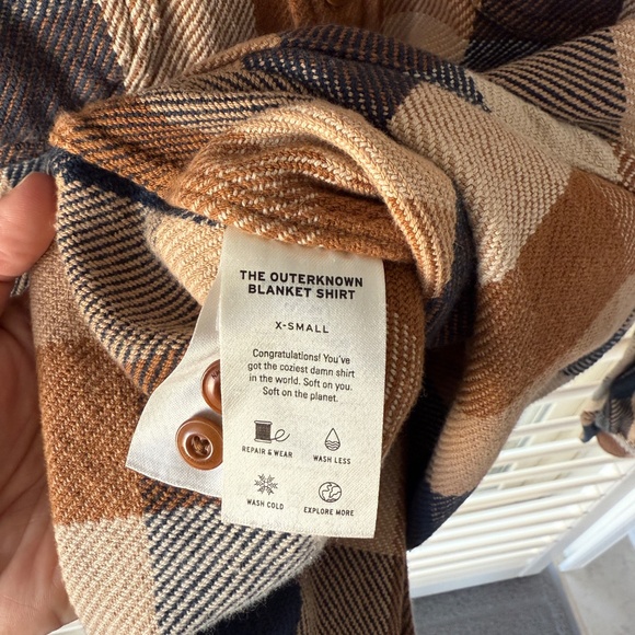 Outerknown Blanket Shirt in Sandy Montana Plaid (Men's Size XS) - Picture 6 of 11